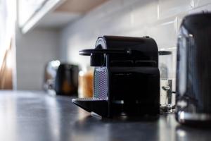 Arte Stays - 3-Bedroom Bright House London, Haggerston, Garden, Parking, 8 min walk to Haggerston Station, weekly or monthly stays, serviced accommodation - 7 guests