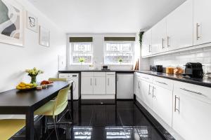 Arte Stays - 3-Bedroom Bright House London, Haggerston, Garden, Parking, 8 min walk to Haggerston Station, weekly or monthly stays, serviced accommodation - 7 guests