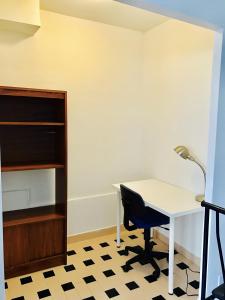 Stylish Montreal Apartment: Comfortable Stay in the Golden Square Mile