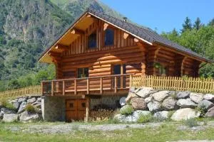 Chalet en rondins le Bécan tout proche des Ecrins - Entraigues