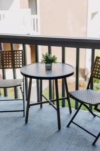 Oak Haven Condo - Downtown Blowing Rock Fully Stocked with 2 King Beds