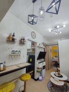 2 BR Condo Suites Staycation Vacation Hotel like - Amitty Ville