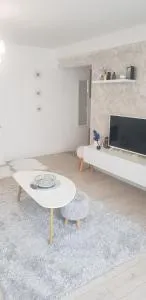 White Apartment Terezian - Şura Mare