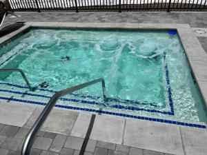 Newly Built Updated 3 Bed 2 and a half bath Creekhouse at Snowcrk Resort 1463 Amazing Mountain Views