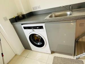 5 Bedroom detached House near Edinburgh Airport, City center and Murrayfield Stadium