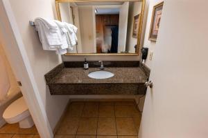 Nice Oceanfront 1BR with Heated Pools, Coral Beach