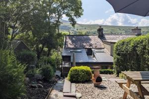 Cosy Cottage, 5 miles from Snowdon Base Camp with Log Burner and Mountain Views