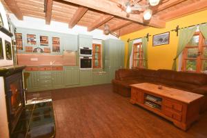 Chalupa pod Kralickým Sněžníkem