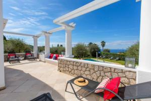 Luxury central Villa with pool and privacy