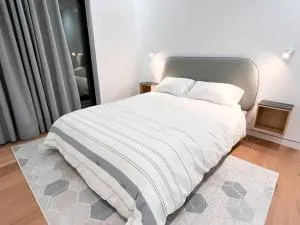 New Beautiful Modern One Bedroom Apt in Brooklyn at Rem-Casa - Kensington