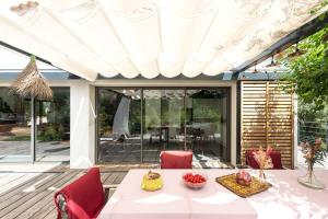 Villas La Coursive : belle maison de standing avec piscine : photos des chambres