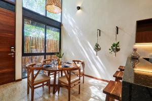 Dhalia - Private roof with pool & Beach Club Access