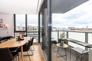 Coveted Collingwood - Balcony Hideaway with Views