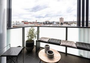 Coveted Collingwood - Balcony Hideaway with Views