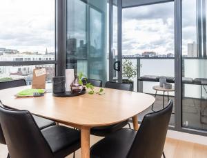 Coveted Collingwood - Balcony Hideaway with Views