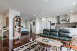 Spacious Studio with Balcony in Eclectic Brunswick - Brunswick