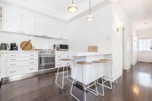 The Chatsworth Chic Urban Living near High St