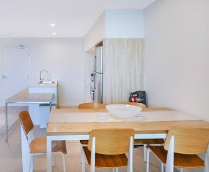 Riverfront Flow Poolside and Portside in Hamilton