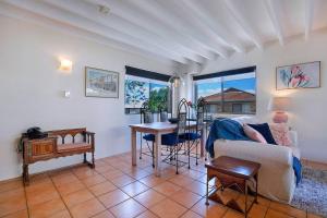 Tropical Dreaming in the Heart of Indooroopilly