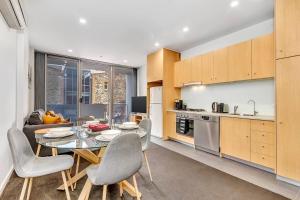 Artsy at East End A Modern Inner-city Retreat