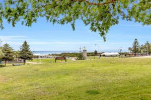 The Seaside Loft - A Breezy Beachside Lifestyle