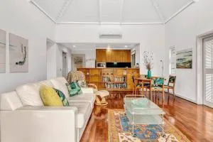 Time and Tide Beach Cottage on the Esplanade - Semaphore