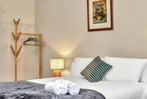 East Parklands Cottage - A Dreamy Garden Hideaway