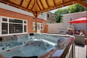 Craig Side Villa with Hot Tub - Canford Cliffs