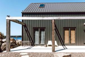 The Barn - Georges Bay, St Helens