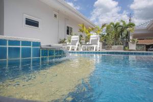6 Bedroom Tropical Oasis with Pool & Jacuzzi V6