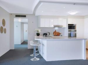 City Energy and Poolside Serenity at Surfers