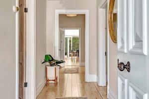 Chimney Cottage Family GemBeach meets Port