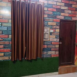 RADHA MADHAV GUEST HOUSE