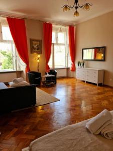 Royal Palace from the 14th century - 125 m2