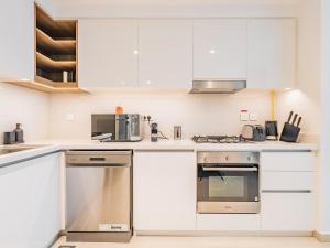 Phenomenal 2Br in Downtown Views II