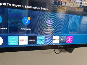 7 on Cecilia - Private Studio Apartment with Solar Power