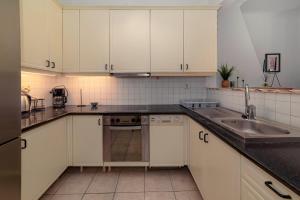 Spacious 2bd apartment next to Athens Archeological museum