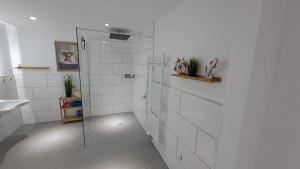 Nieheim , Nagelneu Barrierefrei