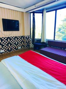 Hotel Plaza Dalhousie - Near Ghandhi Chowk Mall Road