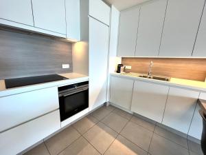 Beautiful 3-bedroom apartment for 6 people with front sea view T28