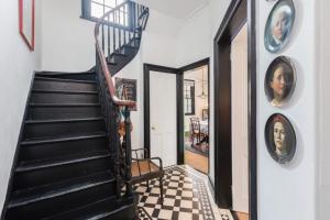 Menagerie House Luxury City Cottage, Walk Score 98