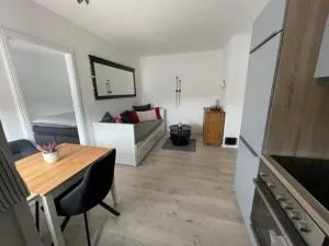 Ferienwohnung am Marktplatz - zentrale Lage vor den Toren Flensburgs, mit vollständiger Ausstattung und Balkon - Frøslev