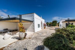 Trulli Restano by Perle di Puglia