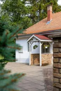 Dégi Festetics-kastély, Park Vendégház - Sáregres