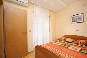 Apartments by the sea Duce, Omis - 5973