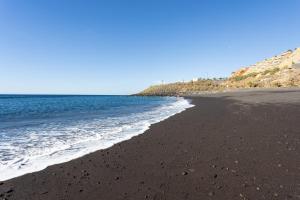 Home2Book Fantastic 160m2 Terrace Flat & BBQ