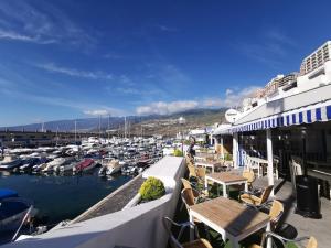 Home2Book Fantastic 160m2 Terrace Flat & BBQ