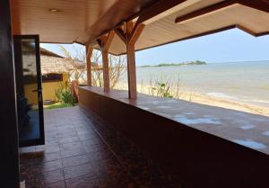 Omah Laut Bondo Jepara - by the beach, direct view of the sea, great base for water sports
