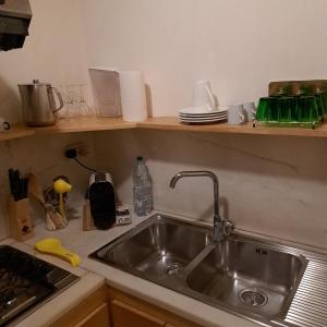 HOUSE UP TO THE HILL - stanza con soggiorno a Monteverde vecchio