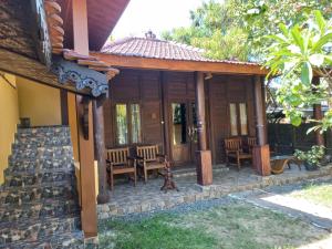 Omah Laut Bondo Jepara - by the beach, direct view of the sea, great base for water sports